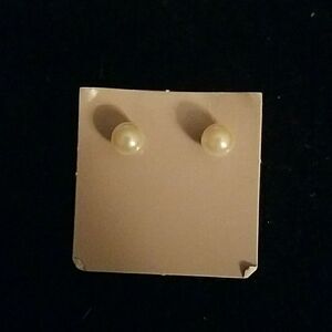 Avon Vintage Pearlessence Earrings Faux Pearl Studs Classic Elegant Jewelry